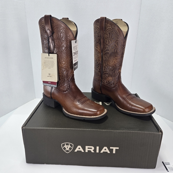 Ariat Shoes - Ariat Women’s Round Up Remuda Brown Leather Cowboy Boots Women's 5.5 or 4 Youth